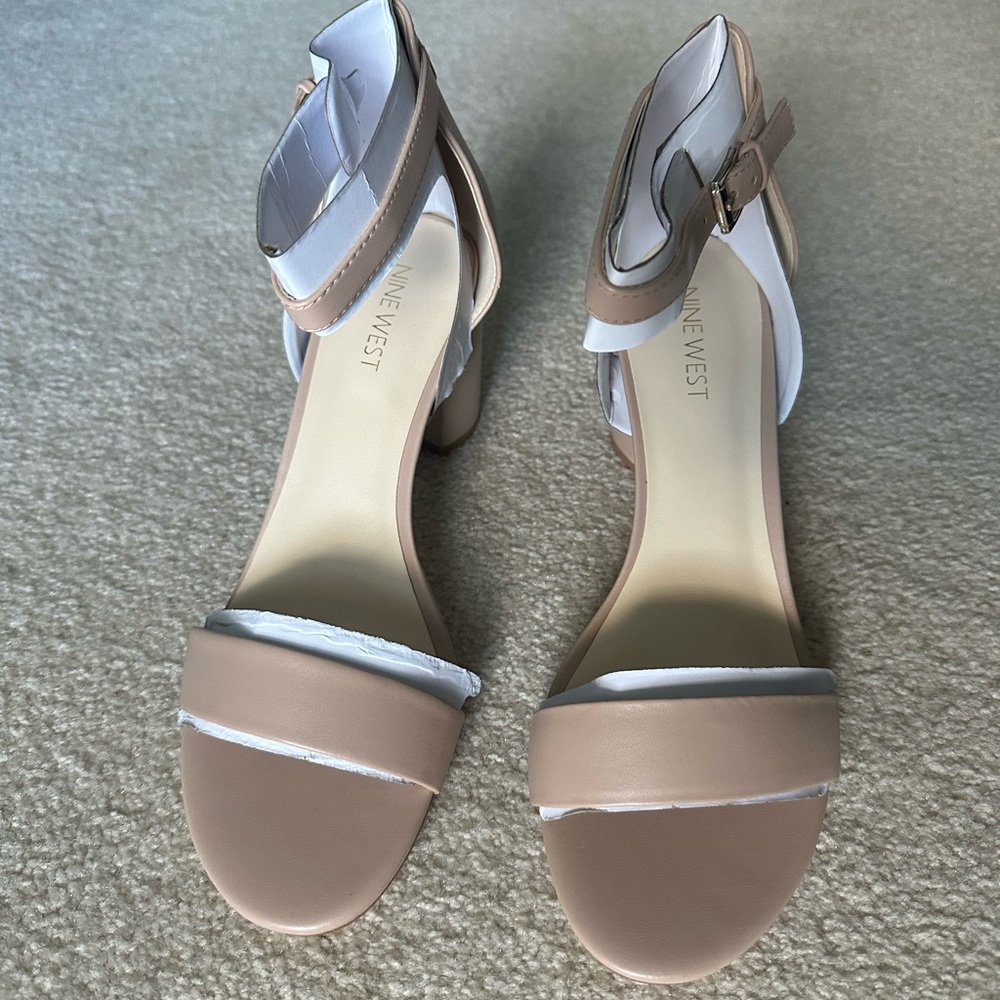 NIB Nine West Sandal Chunky Heels